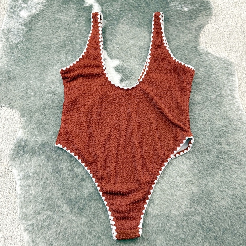 NWT Boohoo Crinkle Contrast Edge Plunge Swimsuit - Picture 2 of 10